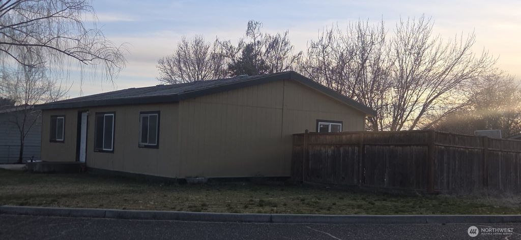 Photo of 651 N Dayton Avenue, Connell, WA 99326 (MLS # 2493487)