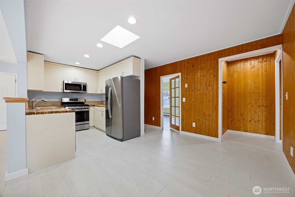 Photo of 7631 Parkland Drive, Blaine, WA 98230 (MLS # 2463418)