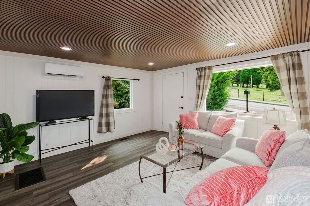 Photo of 2122 15th Street, Bremerton, WA 98312 (MLS # 2477856)