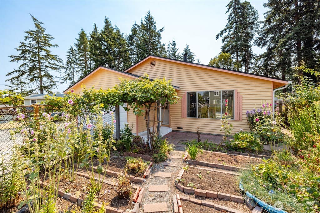 Photo of 1961 NE 9th Avenue, Oak Harbor, WA 98277 (MLS # 2568008)