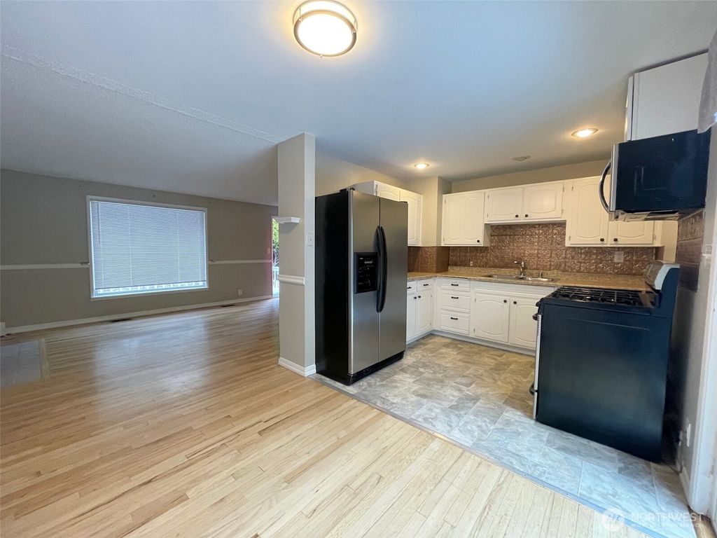 Photo of 165 NE 155th Street, Shoreline, WA 98155 (MLS # 2492581)