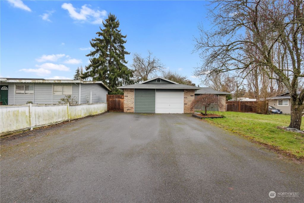 Photo of 5818 64th Avenue NE, Marysville, WA 98270 (MLS # 2042118)