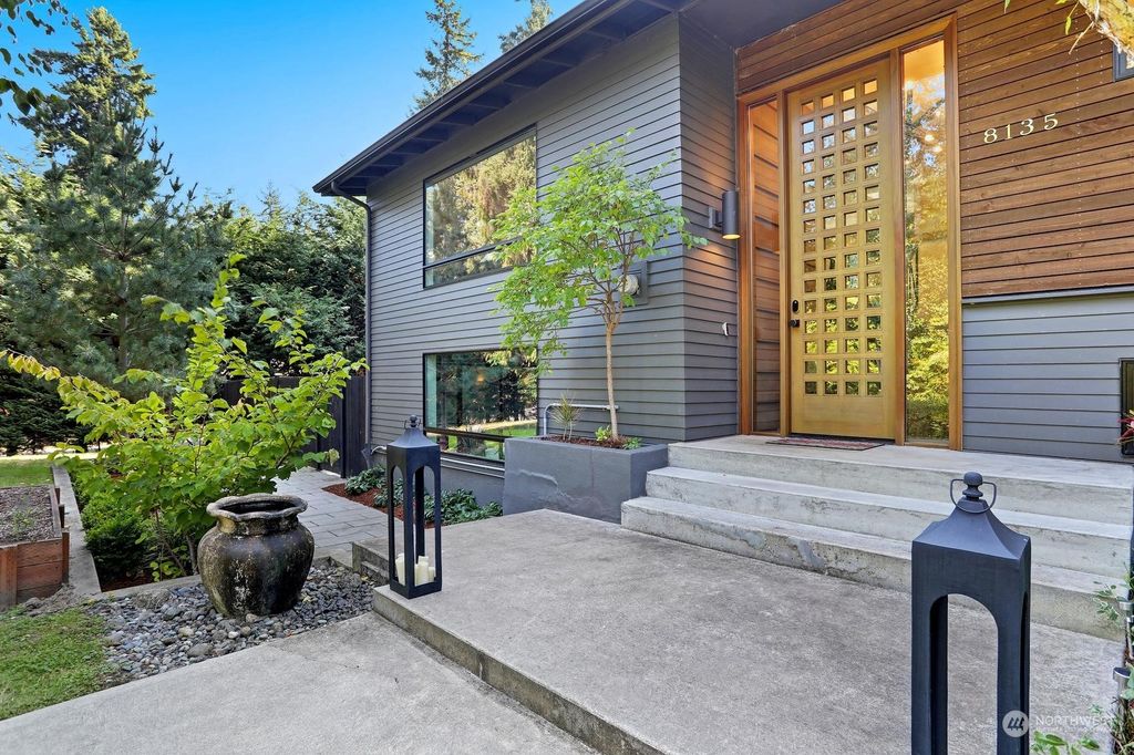 Photo of 8135 NE 165th Street, Kenmore, WA 98028 (MLS # 2163144)