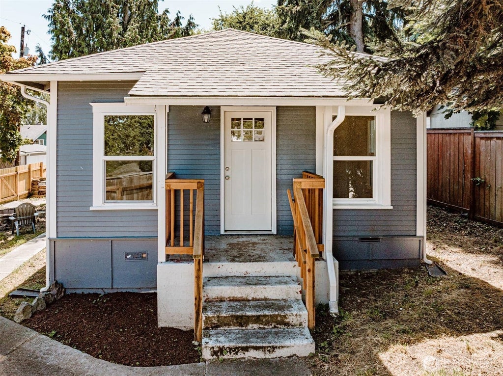 Photo of 3714 22nd Street, Everett, WA 98201 (MLS # 2540834)