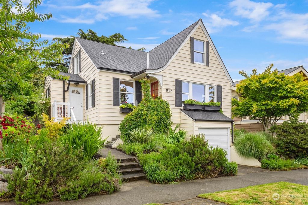 Photo of 912 NW 77th Street, Seattle, WA 98117 (MLS # 2130562)