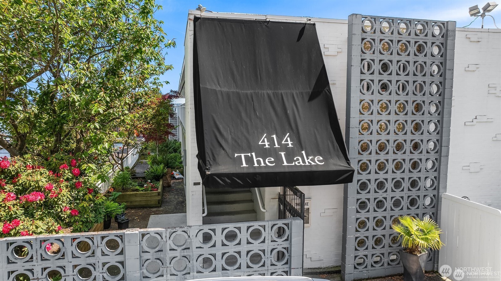 414 Lakeside Avenue S 13