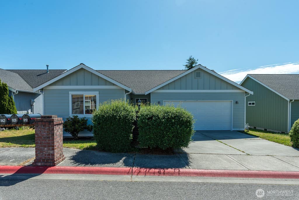 Photo of 942 NE Cordero Place, Oak Harbor, WA 98277 (MLS # 2543508)
