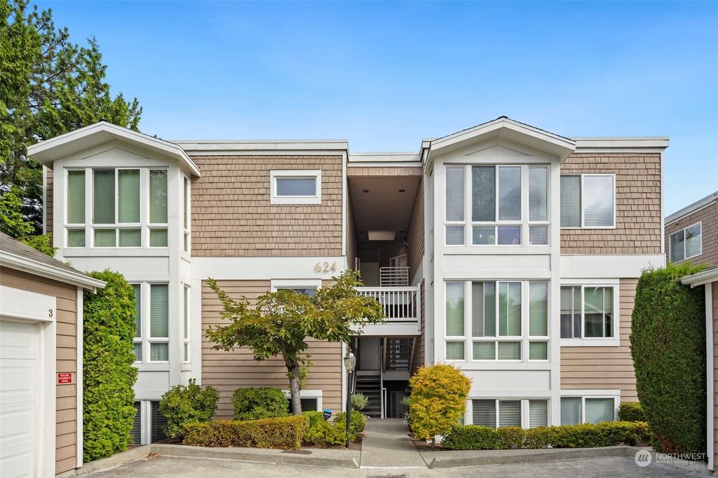 Photo of 624 Kirkland Way #2, Kirkland, WA 98033 (MLS # 2277849)