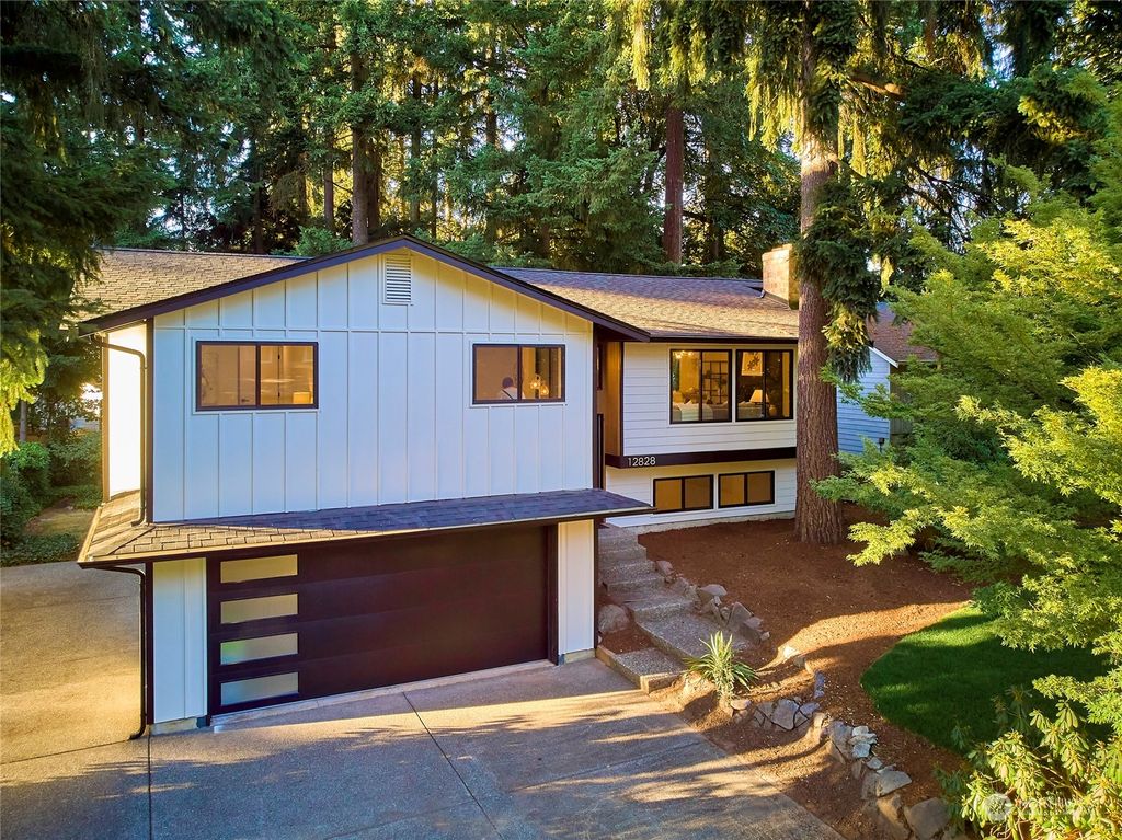 Photo of 12828 NE 107th Place, Kirkland, WA 98033 (MLS # 2273002)