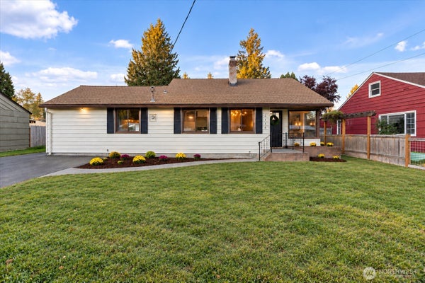 2134 N 193RD ST, SHORELINE, WA 98133 - Image 4e840986f2d6b630ee63acc20c8153a7/3997919934
