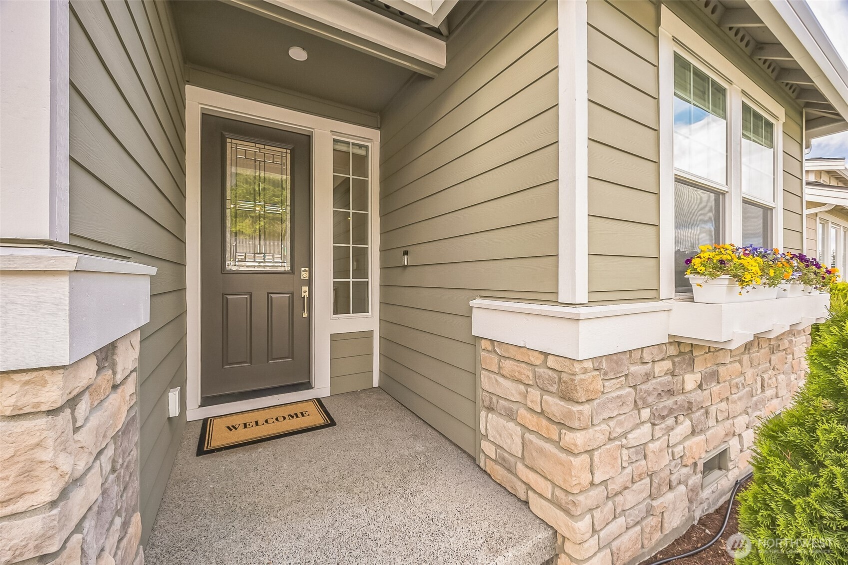 3110 Arrowroot Loop SE