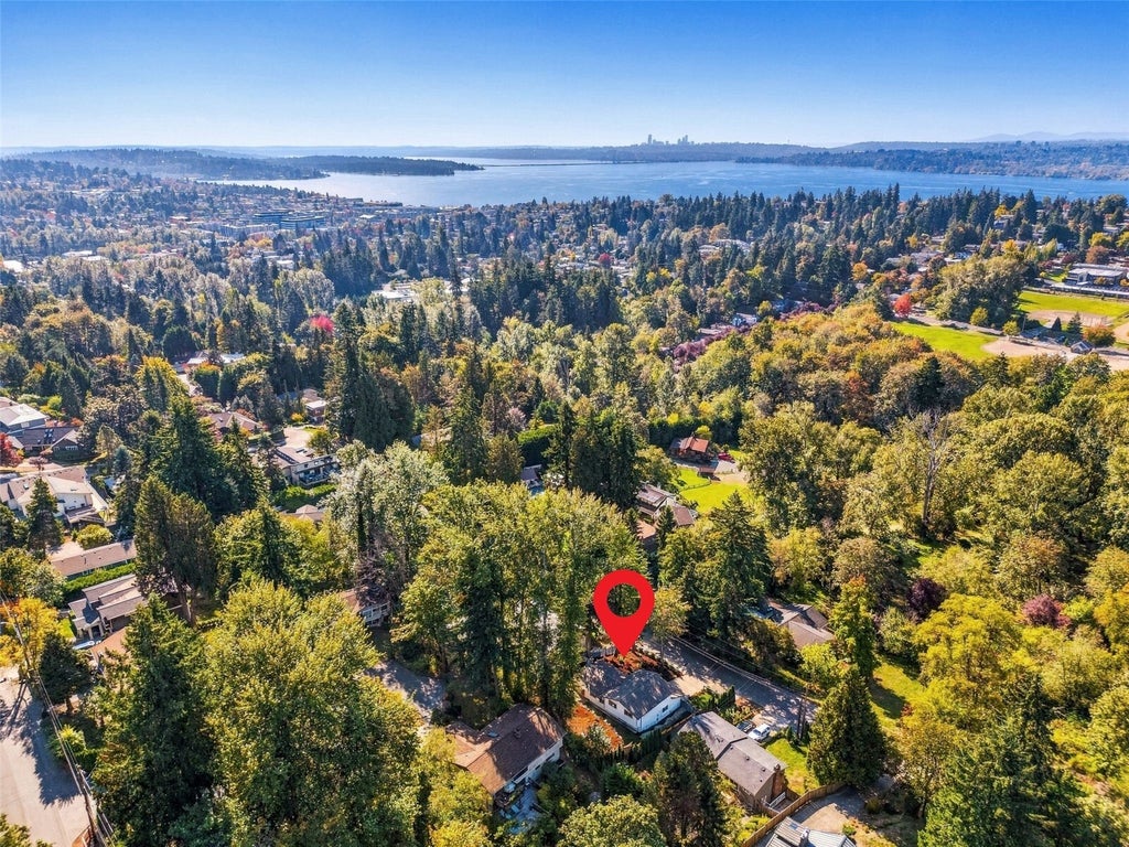 Photo of 10120 111th Avenue NE, Kirkland, WA 98033 (MLS # 2598942)