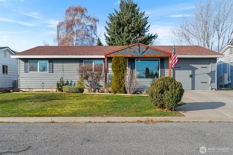 Photo of 708 Cherry Court Ct, Wenatchee, WA 98801 (MLS # 2474902)