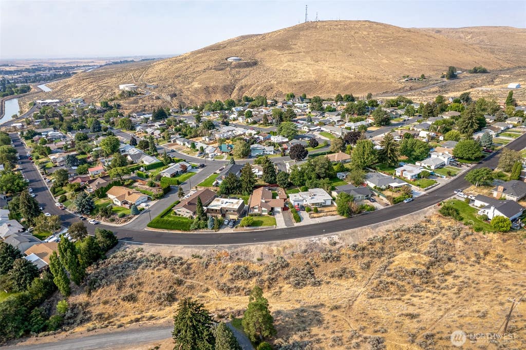 Photo of 315 Maringo Road, Ephrata, WA 98823 (MLS # 2570155)