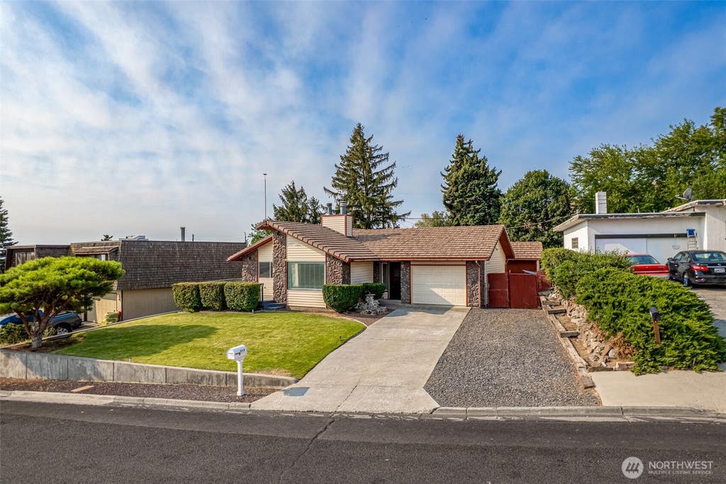 Photo of 315 Maringo Road, Ephrata, WA 98823 (MLS # 2570155)