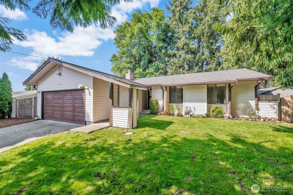 Photo of 11622 SE 320th Street, Auburn, WA 98092 (MLS # 2566714)
