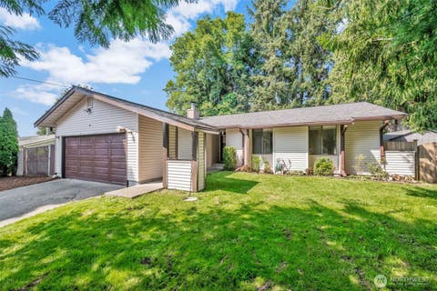 Photo of 11622 SE 320th Street, Auburn, WA 98092 (MLS # 2566714)