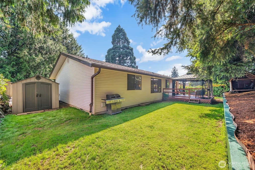 Photo of 11622 SE 320th Street, Auburn, WA 98092 (MLS # 2566714)