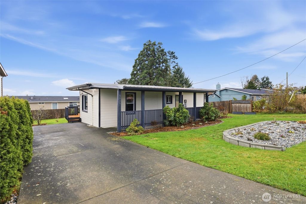 Photo of 5515 Hillvue Rd, Blaine, WA 98230 (MLS # 2458818)