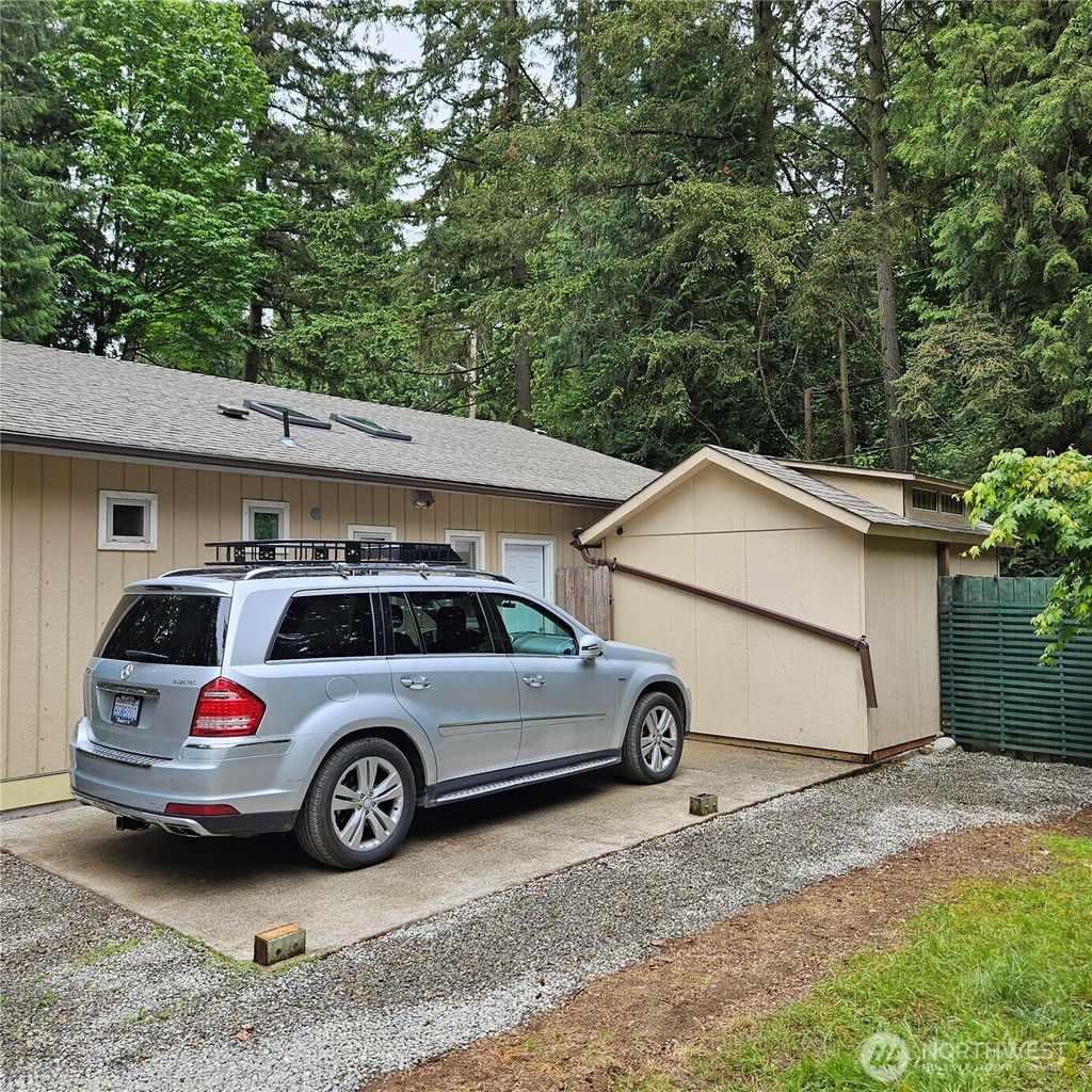 Photo of 5830 115th Place NE, Kirkland, WA 98033 (MLS # 2375404)