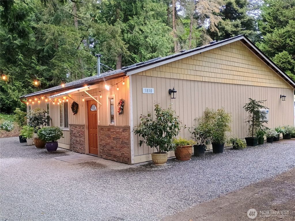 Photo of 5830 115th Place NE, Kirkland, WA 98033 (MLS # 2375404)