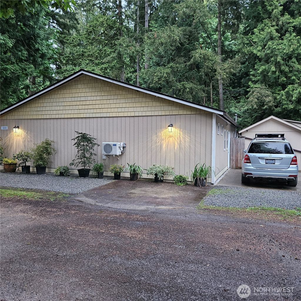 Photo of 5830 115th Place NE, Kirkland, WA 98033 (MLS # 2375404)