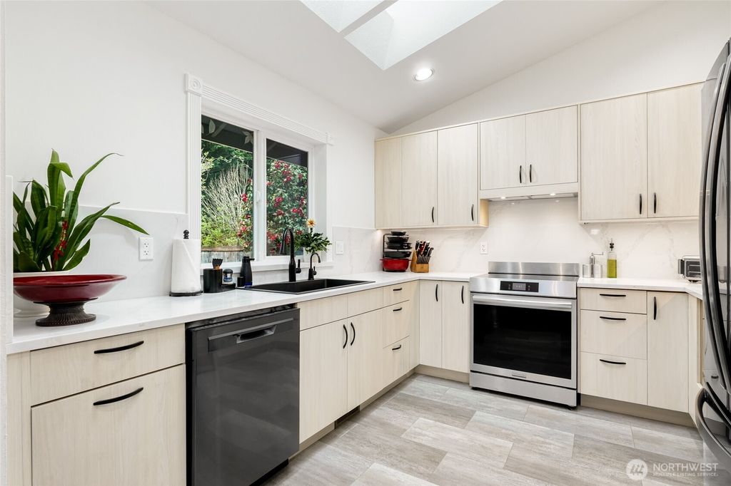 Photo of 14435 82nd Avenue NE, Kirkland, WA 98034 (MLS # 2511364)