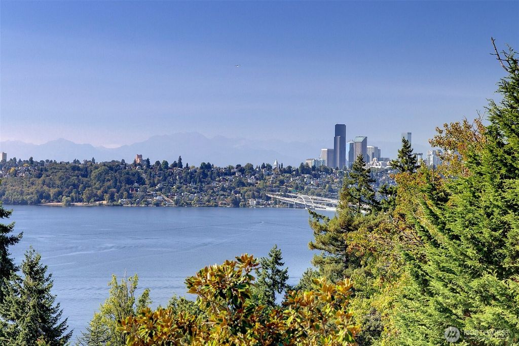 Photo of 6950 SE Maker Street, Mercer Island, WA 98040 (MLS # 2513408)