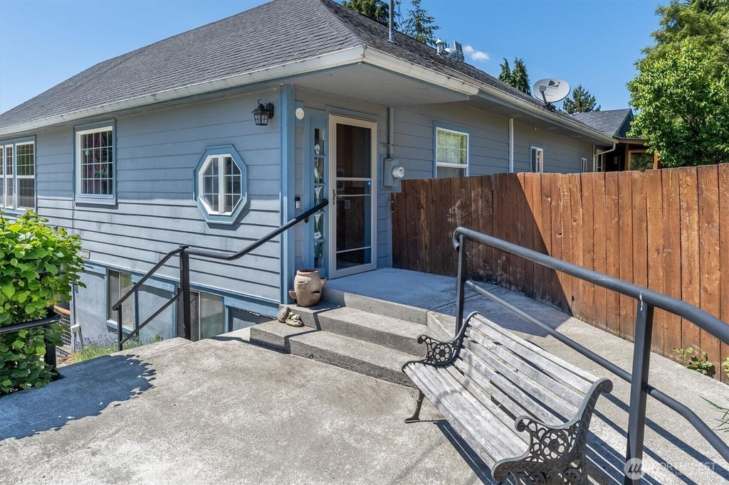 Photo of 320 China Garden Rd. RD, Kalama, WA 98625 (MLS # 2521868)
