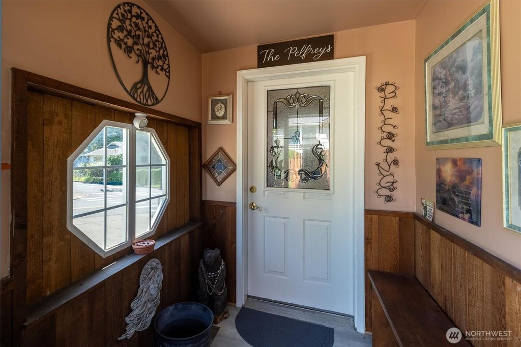 Photo of 320 China Garden Rd. RD, Kalama, WA 98625 (MLS # 2521868)