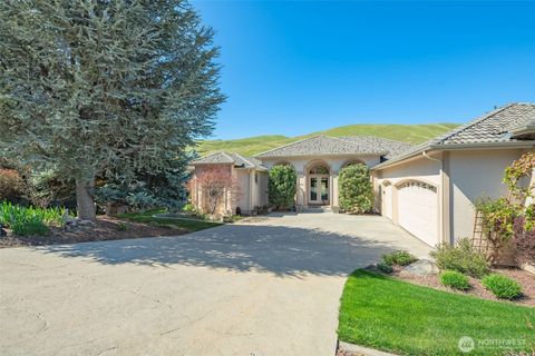 Photo of 2062 Maiden Lane, Wenatchee, WA 98801 (MLS # 2503658)
