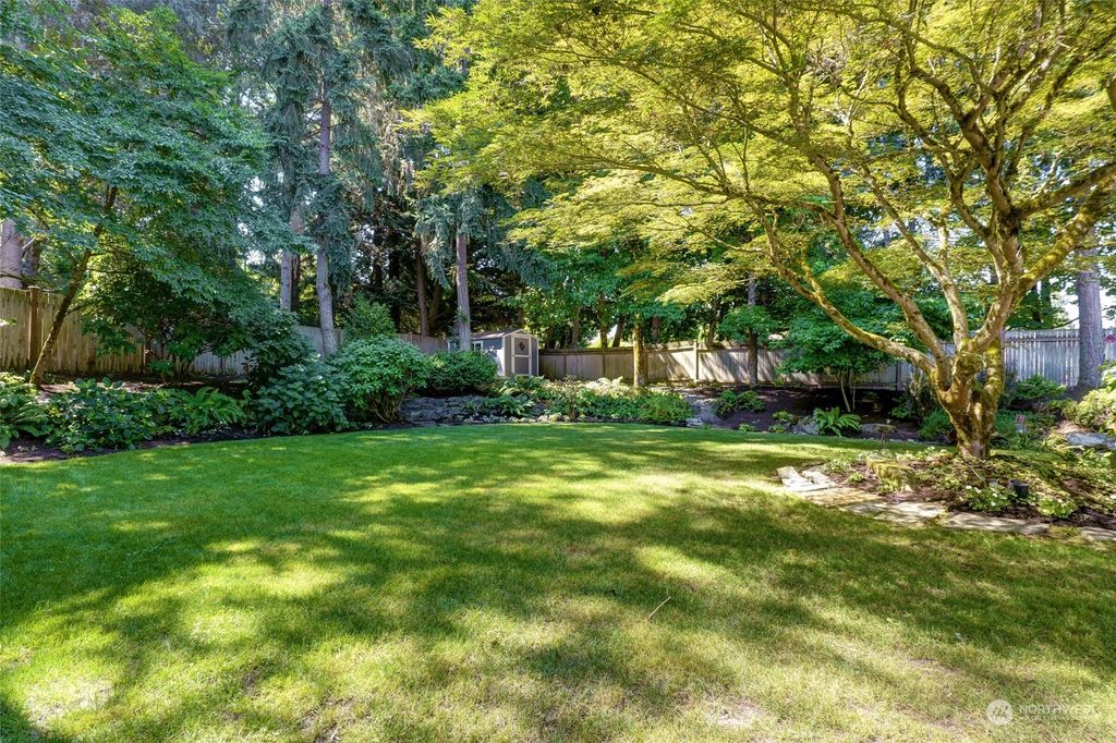 Photo of 2727 93rd Avenue NE, Clyde Hill, WA 98004 (MLS # 2151098)
