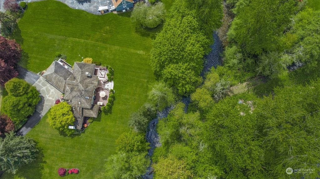 Photo of 13633 231st Place SE, Issaquah, WA 98027 (MLS # 2214296)