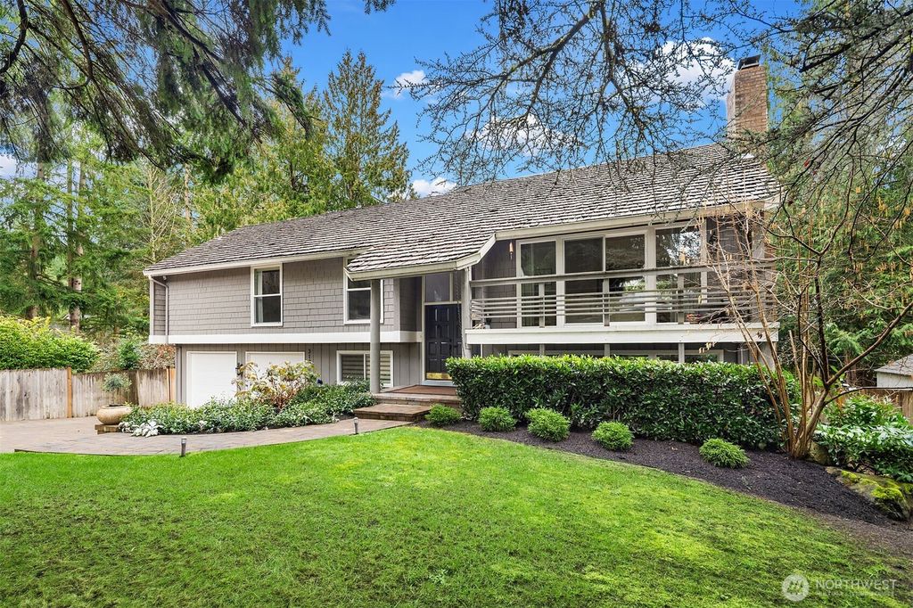 Photo of 3138 130th Avenue NE, Bellevue, WA 98005 (MLS # 2477002)