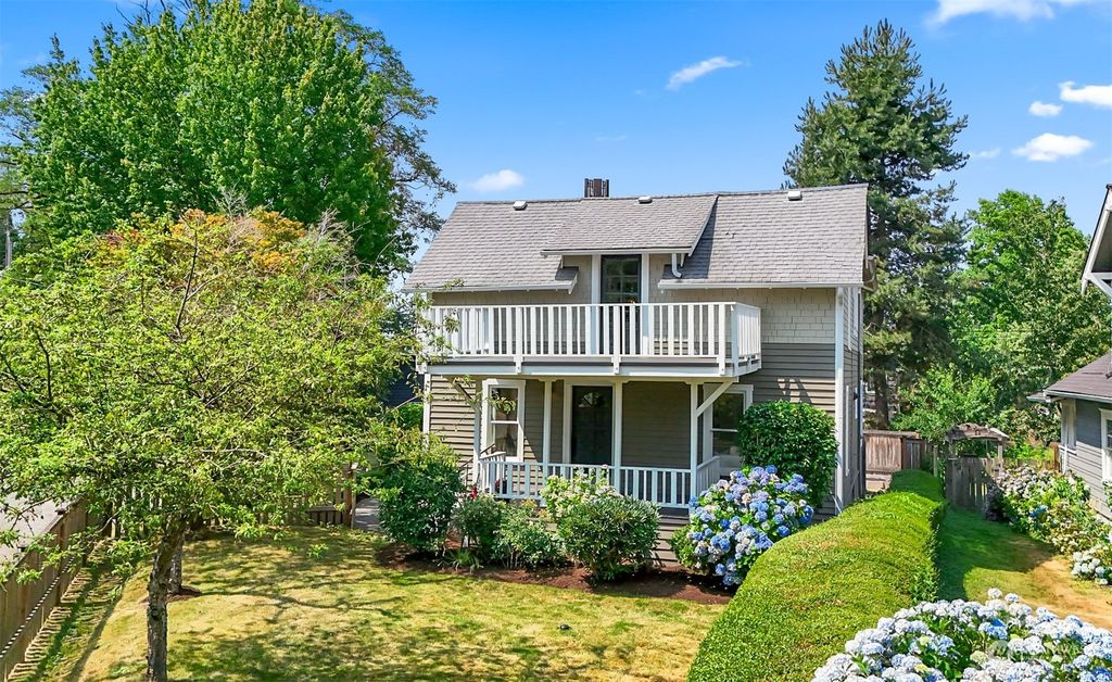 Photo of 4216 NE 120th Street, Seattle, WA 98125 (MLS # 2305574)