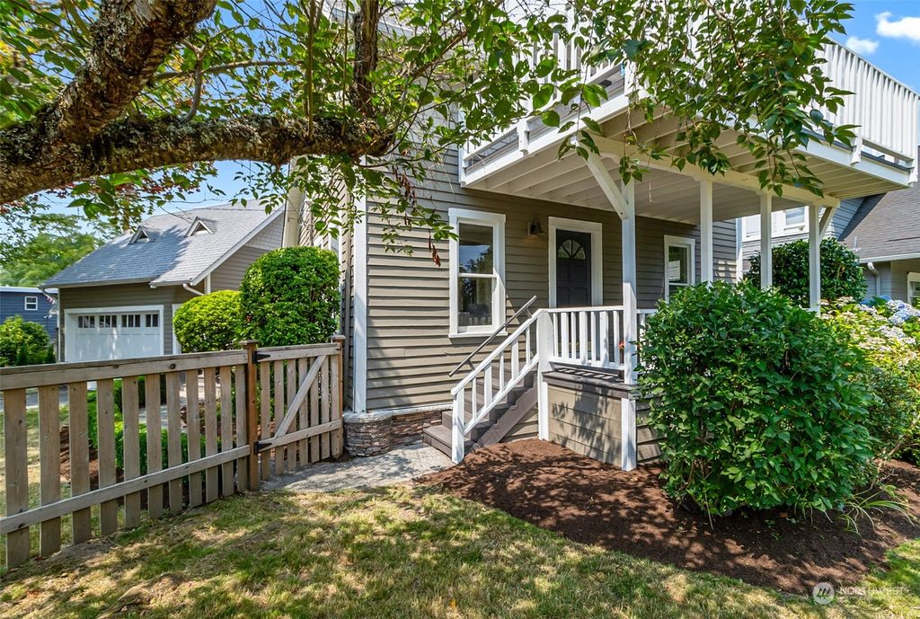 Photo of 4216 NE 120th Street, Seattle, WA 98125 (MLS # 2305574)