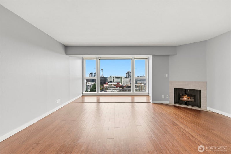 400 Melrose Avenue E 204
