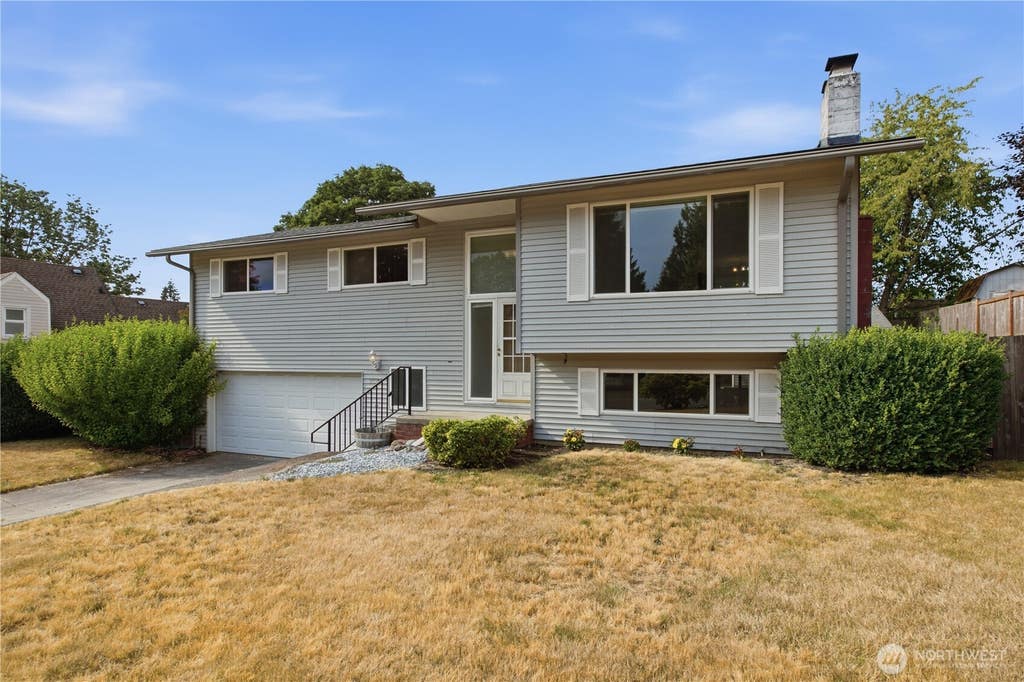 Photo of 10074 SE 213th Place, Kent, WA 98031 (MLS # 2557249)