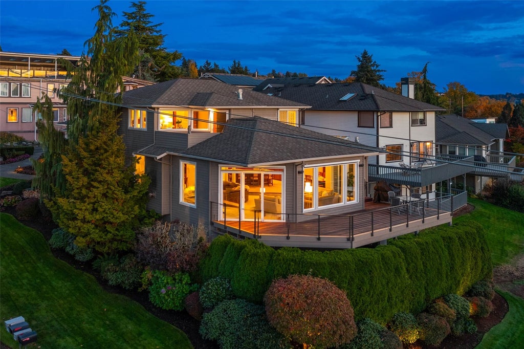 Photo of 701 N 30th Street, Renton, WA 98056 (MLS # 2598661)