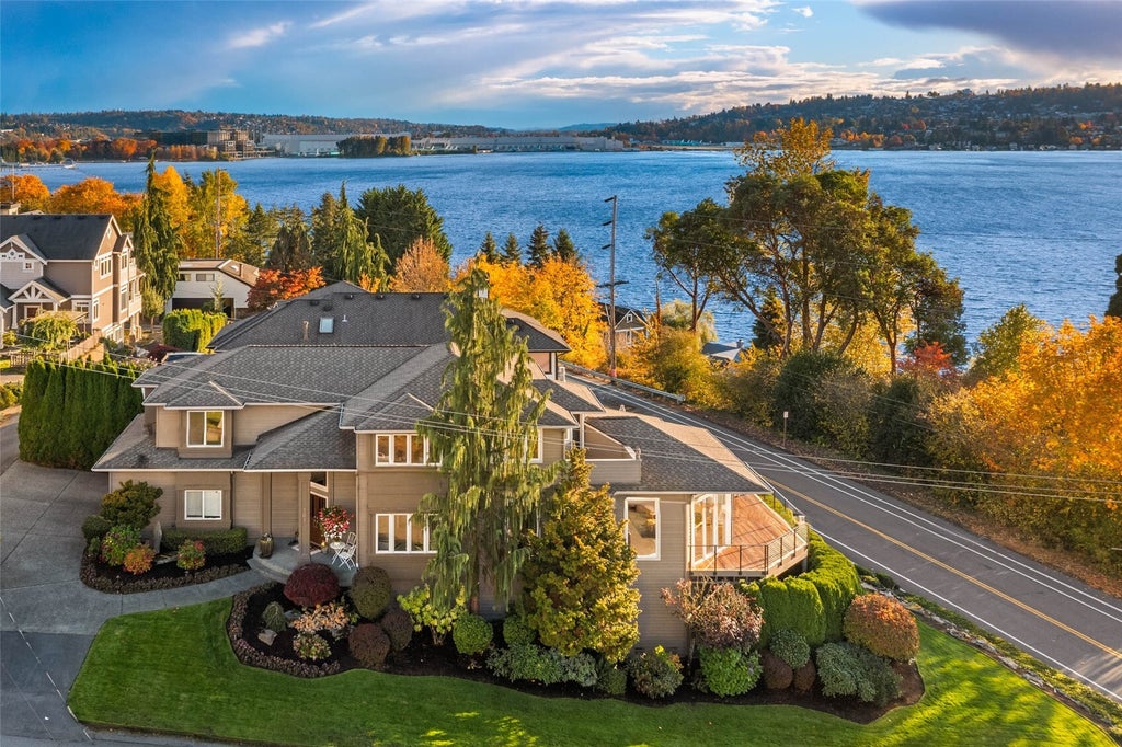 Photo of 701 N 30th Street, Renton, WA 98056 (MLS # 2598661)
