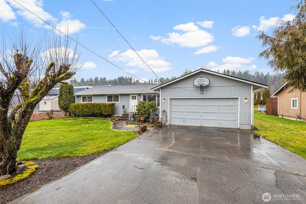 Photo of 407 Seattle Boulevard S, Algona, WA 98001 (MLS # 2332021)