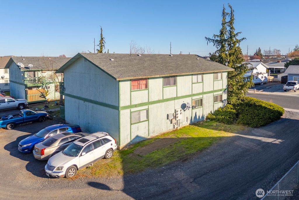 Photo of 223 NE E ST St, Ephrata, WA 98823 (MLS # 2457406)