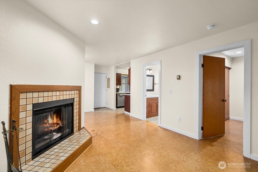 9512 1st Avenue NE 202