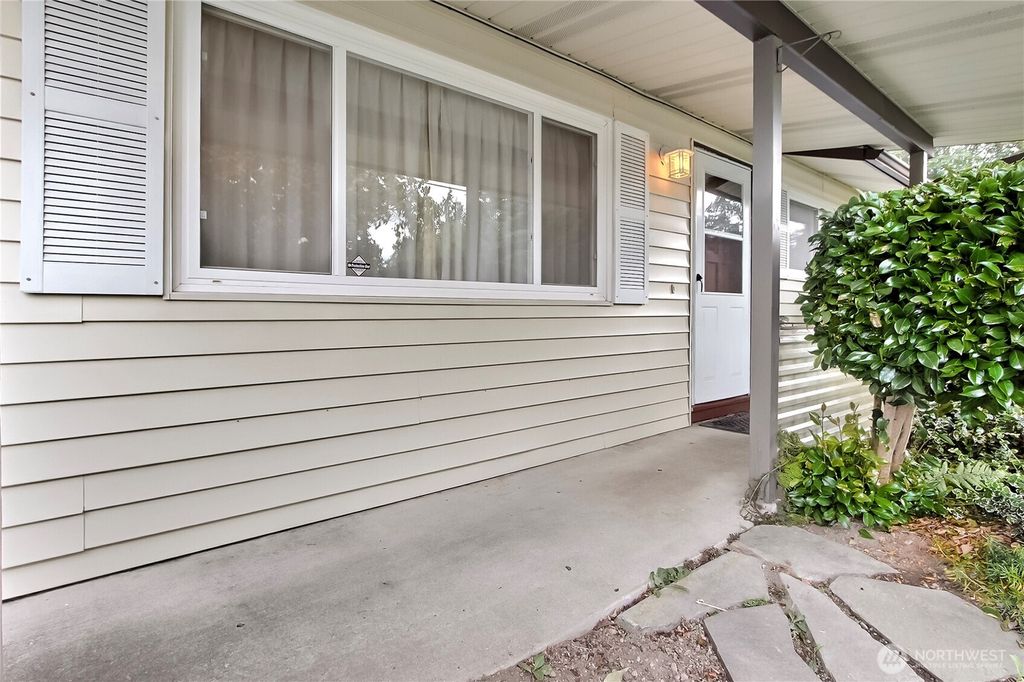 Photo of 12684 SE 161st Street, Renton, WA 98058 (MLS # 2422401)