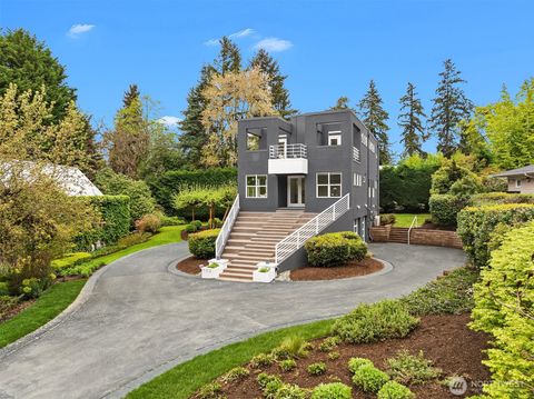 Photo of 1023 14th Place W, Kirkland, WA 98033 (MLS # 2525993)