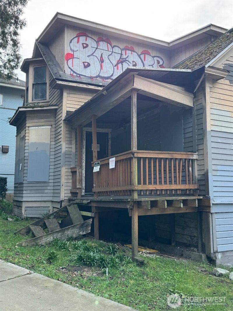 2531 Gilman Drive W