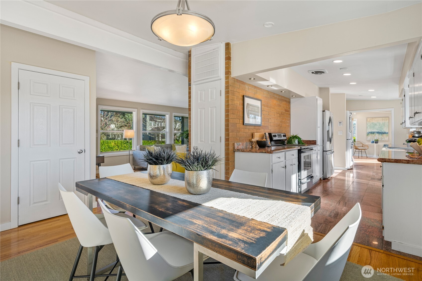 2415 W McGraw Street