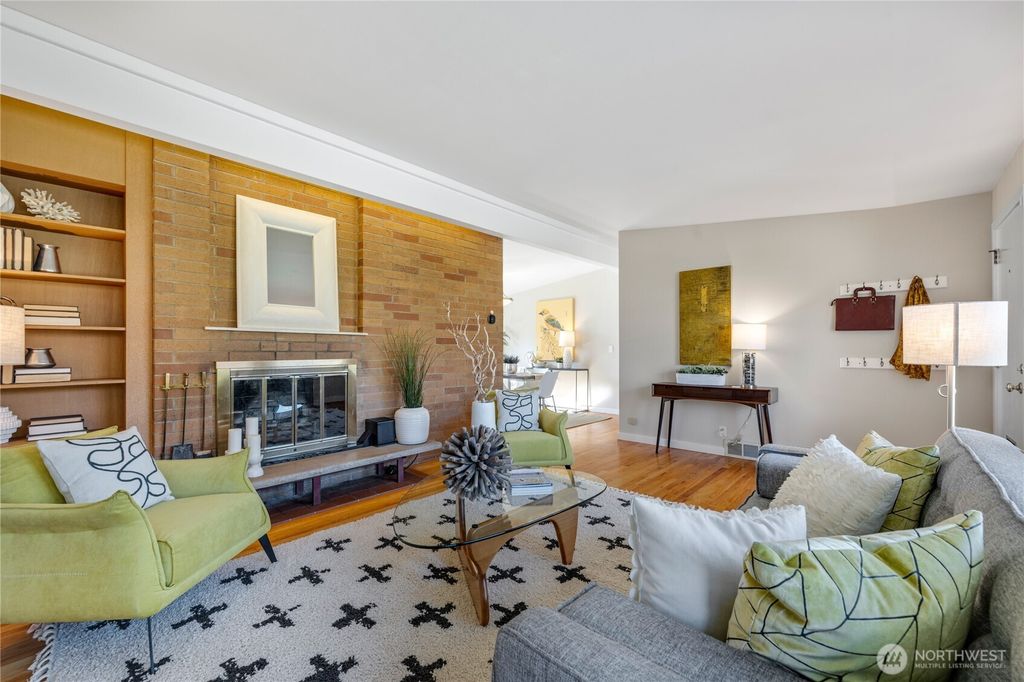 Photo of 2415 W McGraw Street, Seattle, WA 98199 (MLS # 2487469)