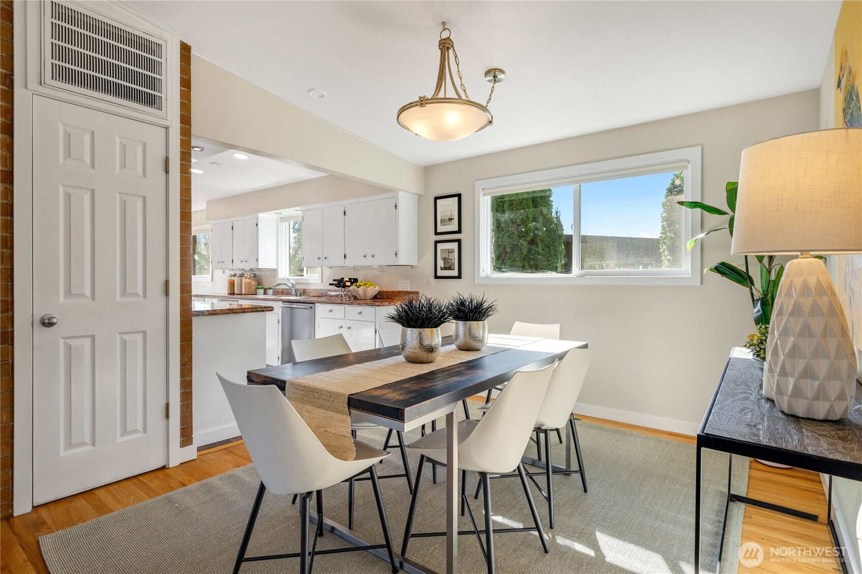 2415 W McGraw Street