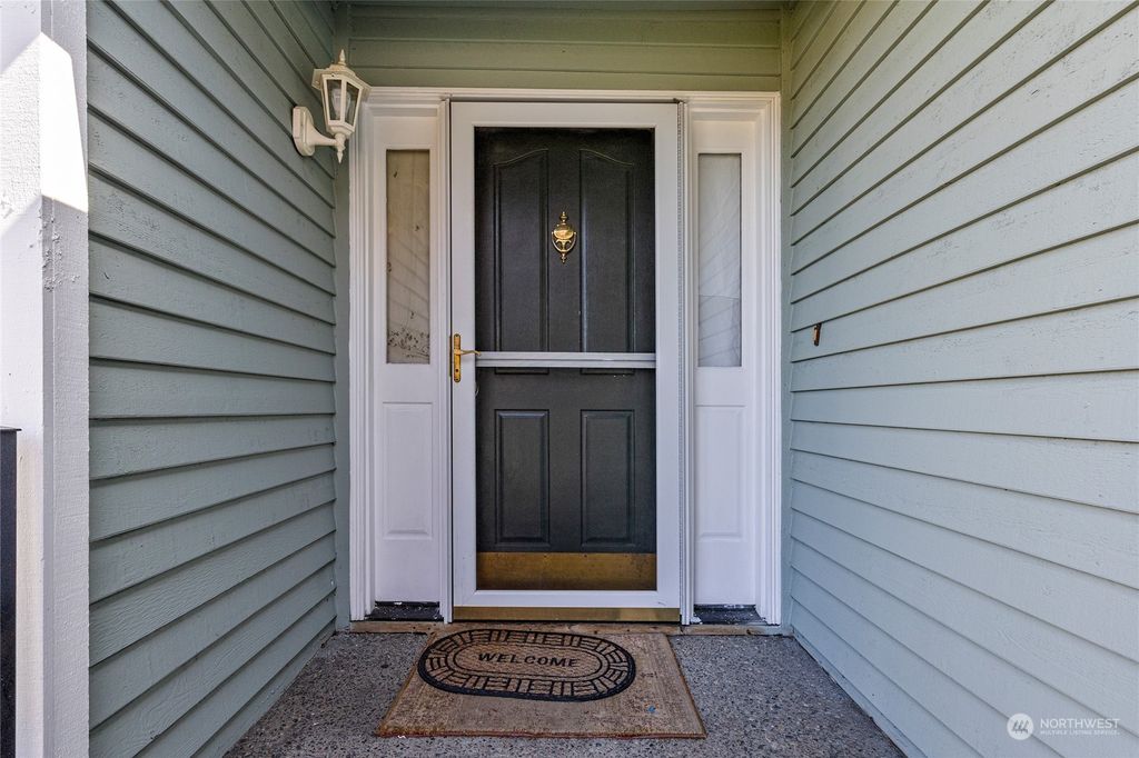 Photo of 32860 19th Avenue SW, Federal Way, WA 98023 (MLS # 2058677)